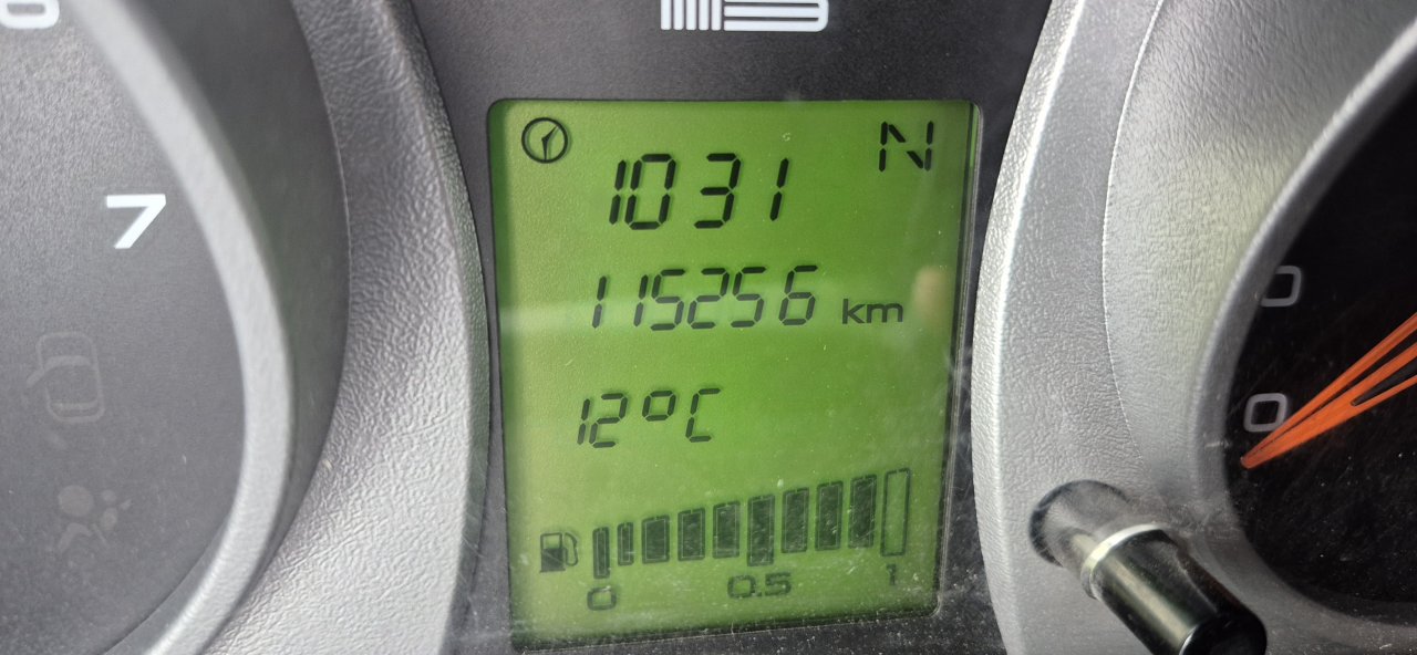 272825