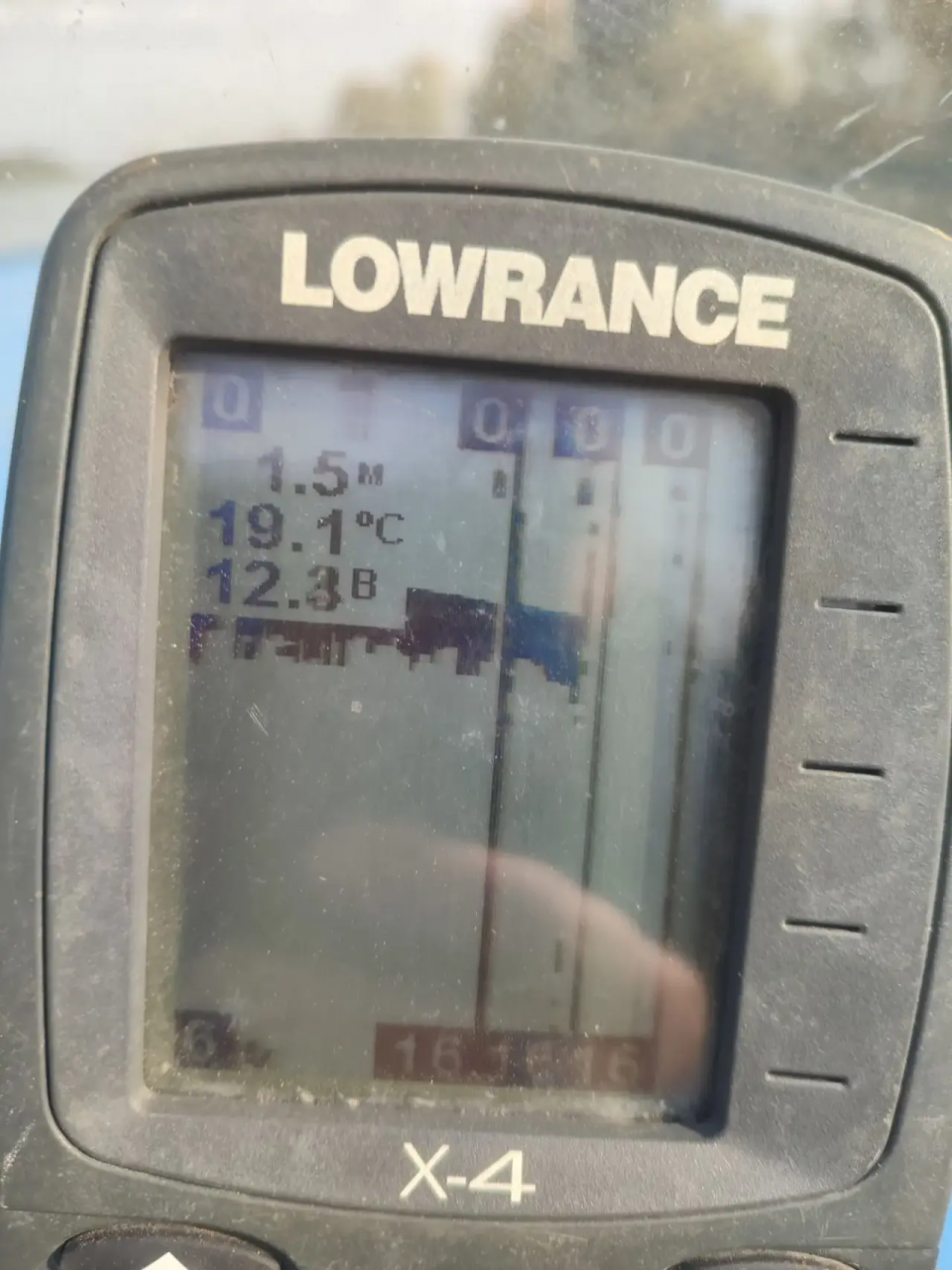 273028