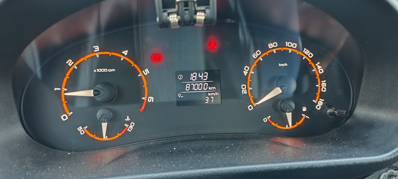 273180