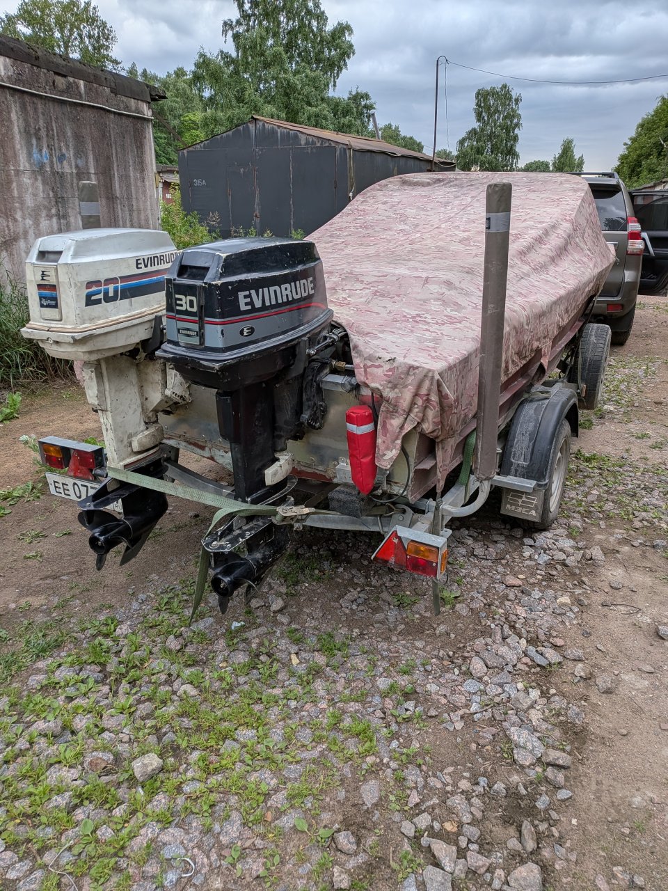273401